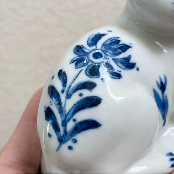 Vintage San Francisco Music Box Co. Blue & White Porcelain Musical Figurine - Picture 10 of 13